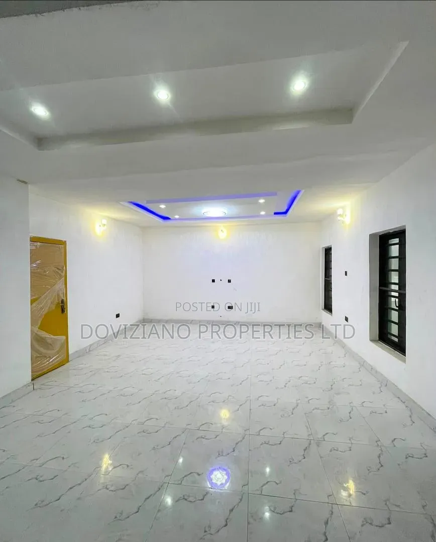 4bdrm Duplex in Ikota for sale