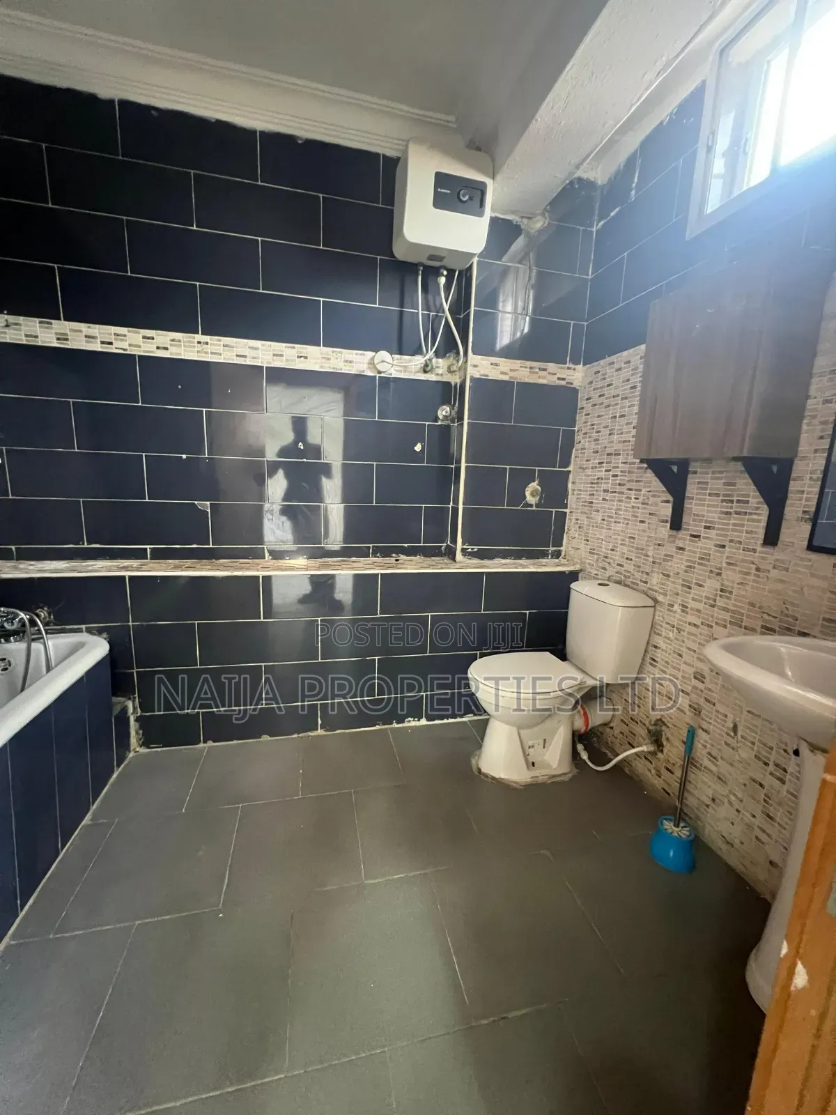 2bdrm Apartment in Lekki Phase 1 for rent