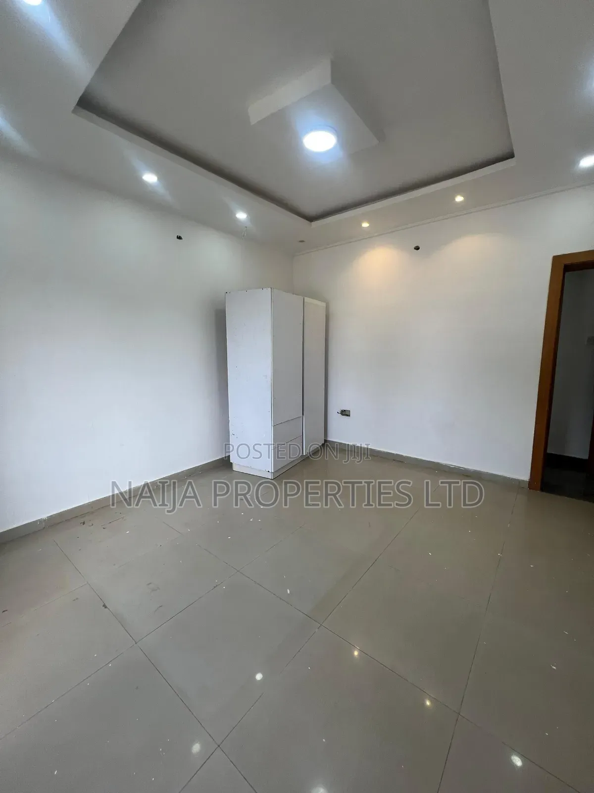 2bdrm Apartment in Lekki Phase 1 for rent