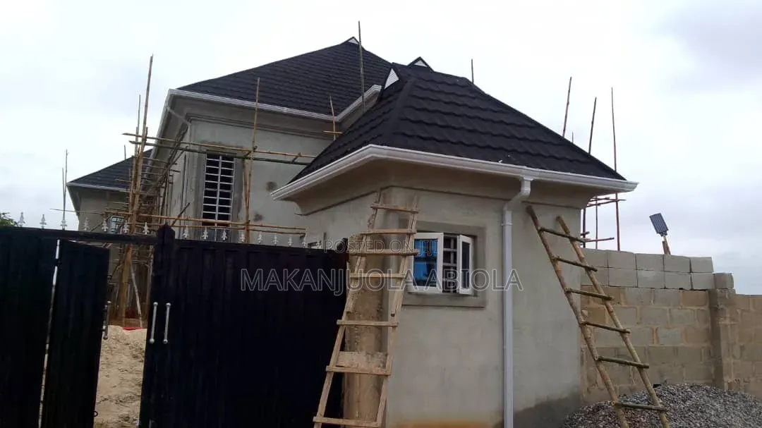 Roof Gutter