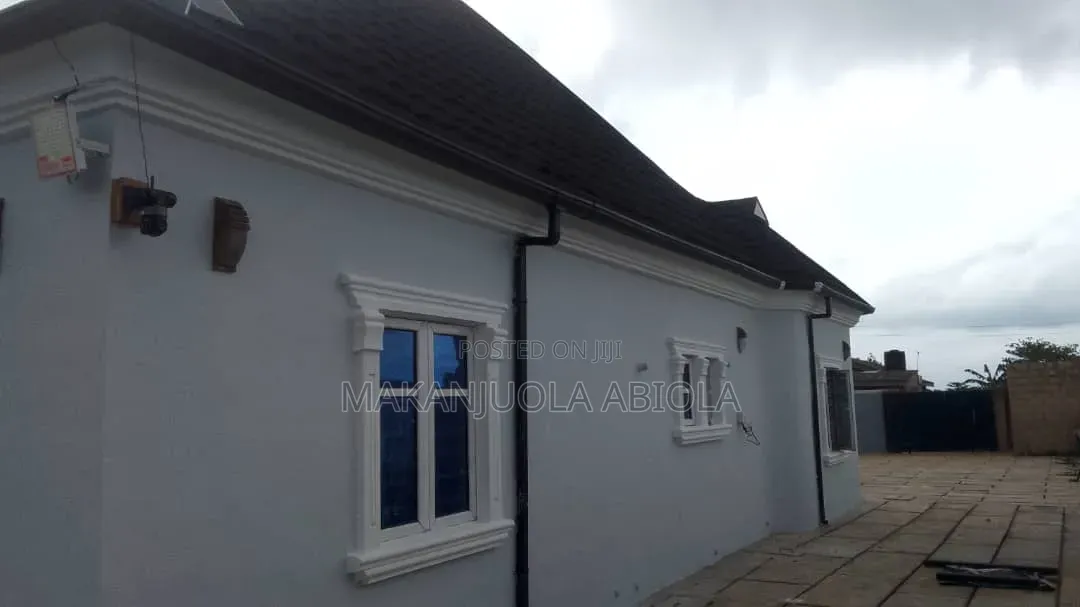 Roof Gutter
