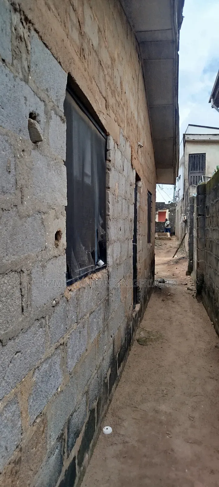 2bdrm Bungalow in Isuti Rd, Ikotun/Igando for sale