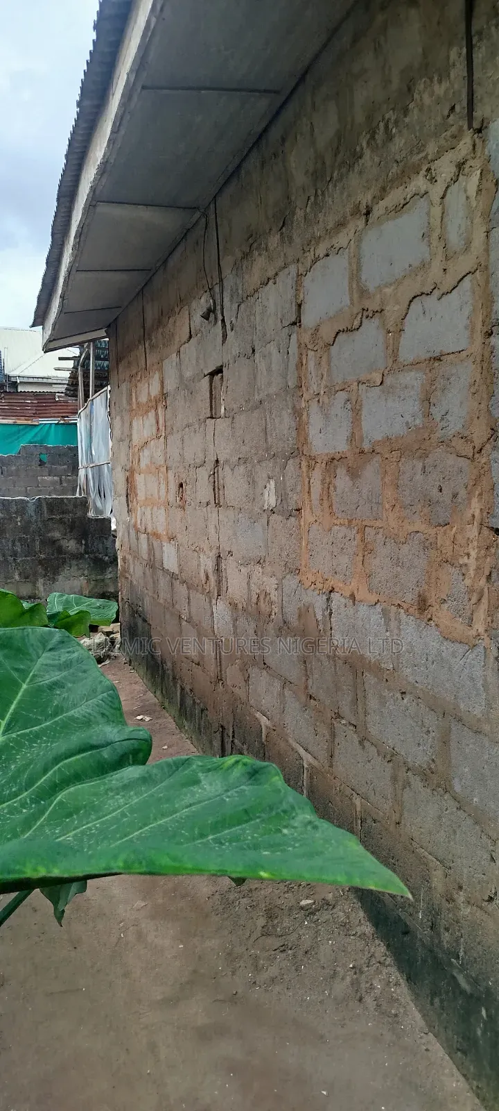 2bdrm Bungalow in Isuti Rd, Ikotun/Igando for sale