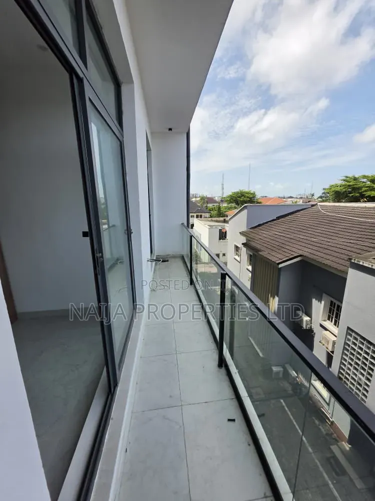 2bdrm Apartment in Off Admiralty Way, Lekki Phase 1 for rent