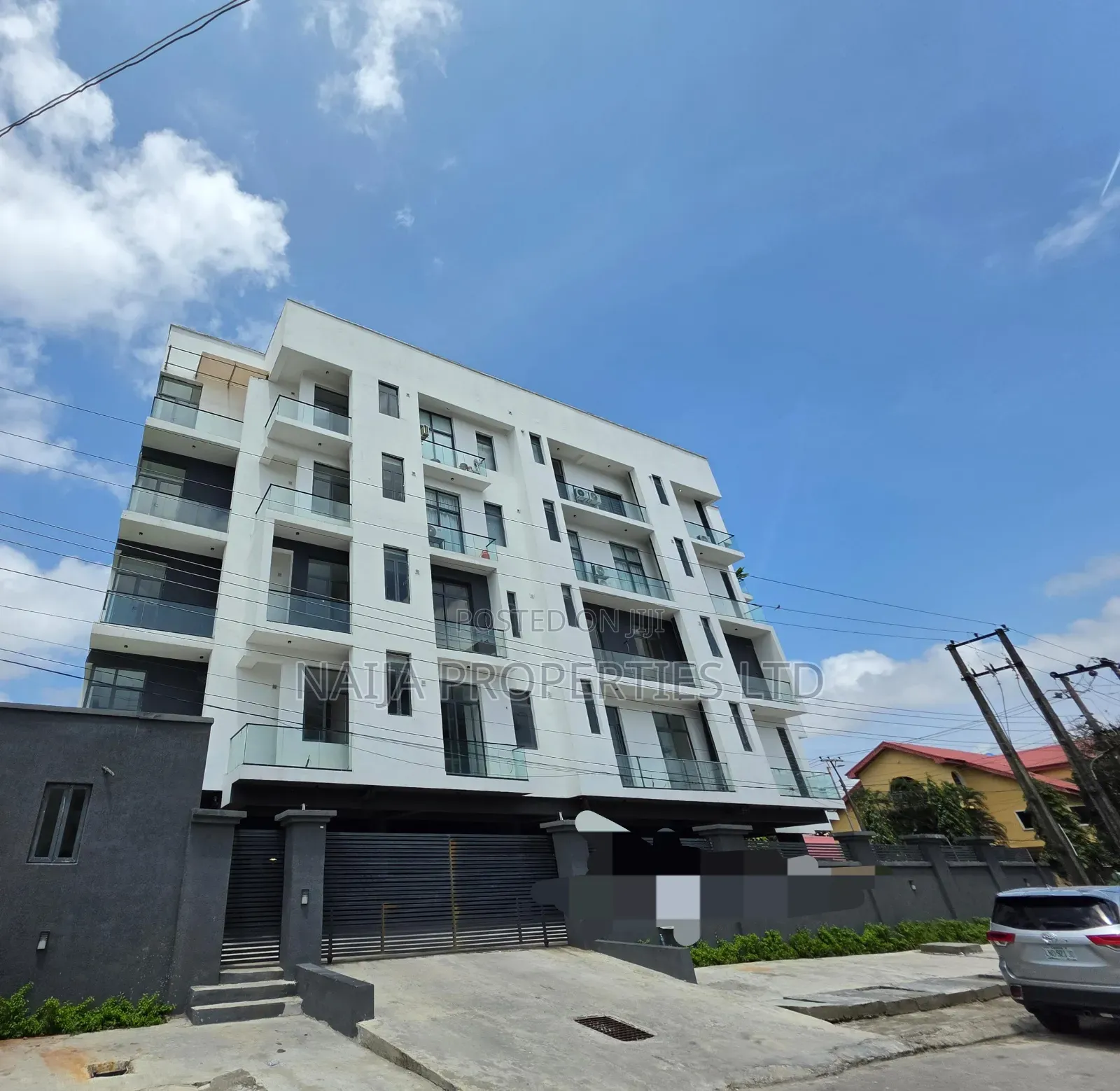 2bdrm Apartment in Off Admiralty Way, Lekki Phase 1 for rent