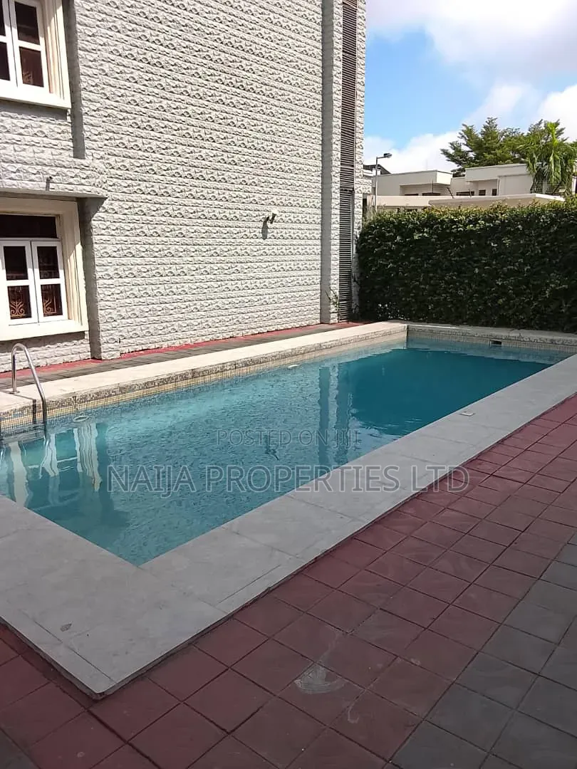 Mini Flat in Banana Island for rent