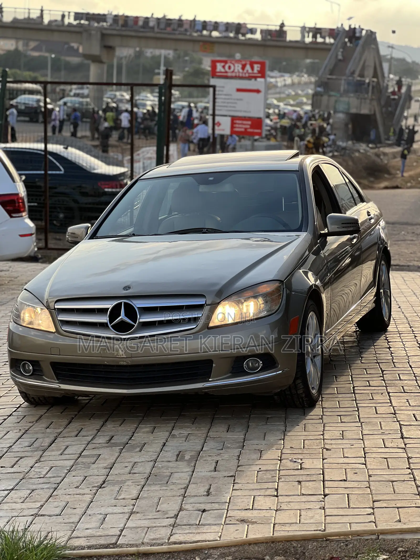 Mercedes-Benz C300 2010 Gold