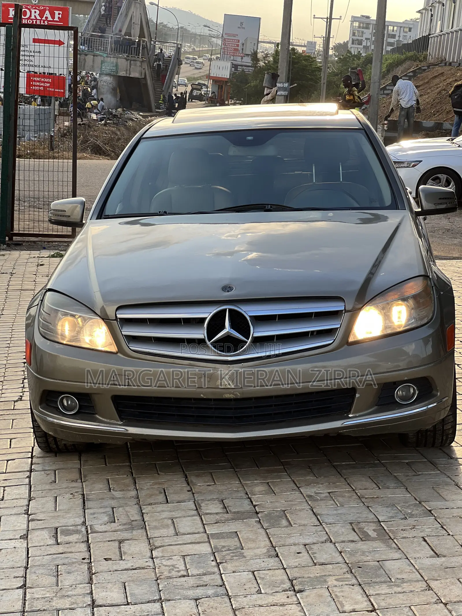 Mercedes-Benz C300 2010 Gold