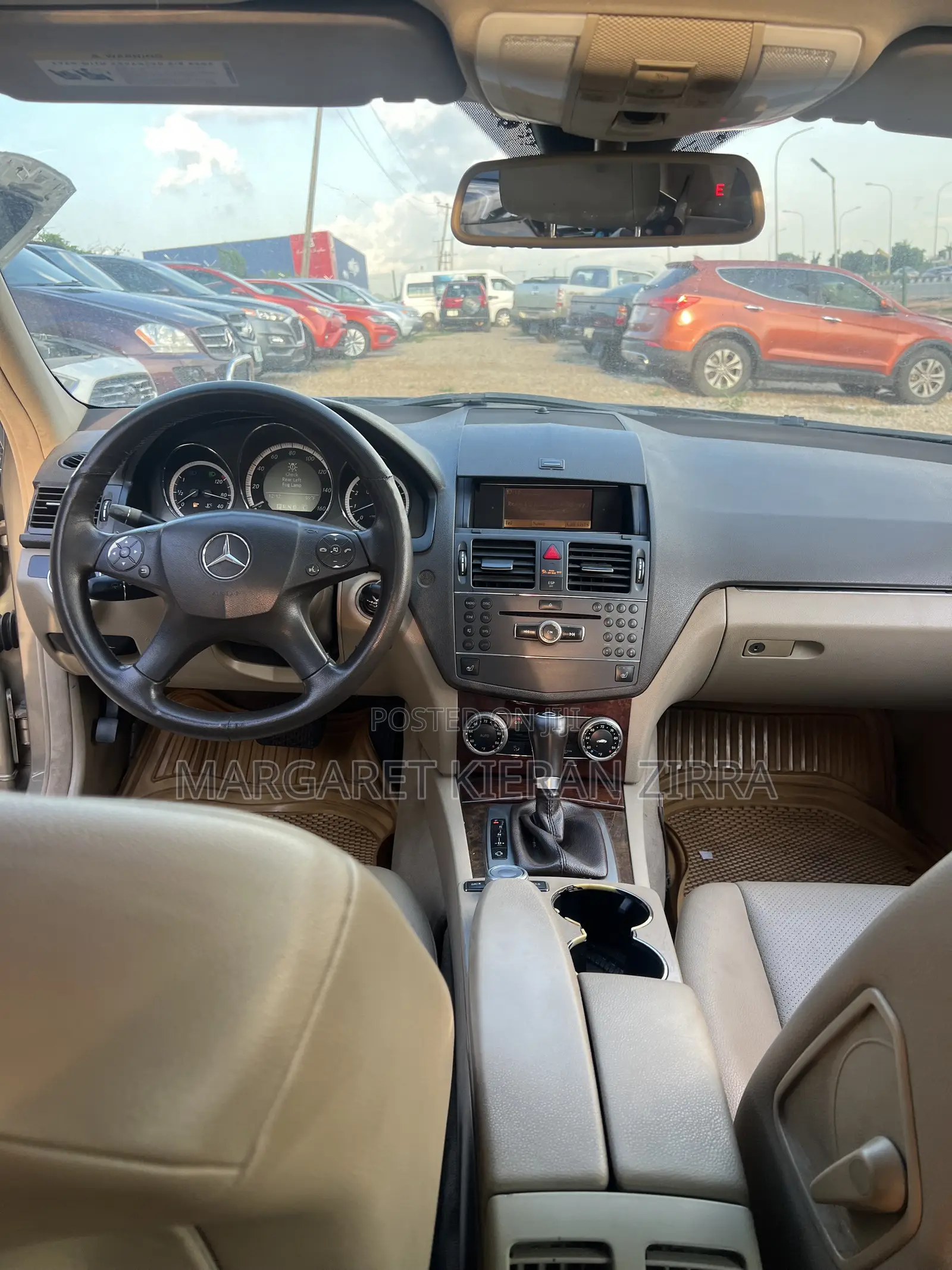 Mercedes-Benz C300 2010 Gold