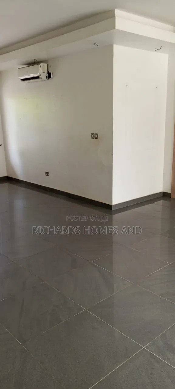 3bdrm Apartment in Banana Island for rent