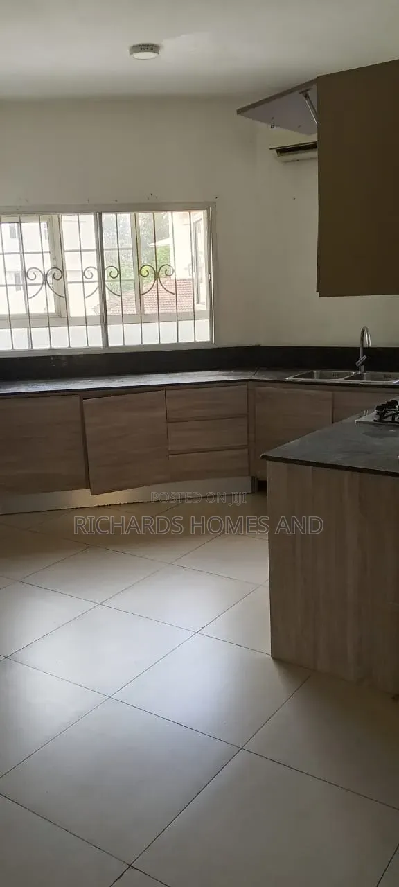 3bdrm Apartment in Banana Island for rent