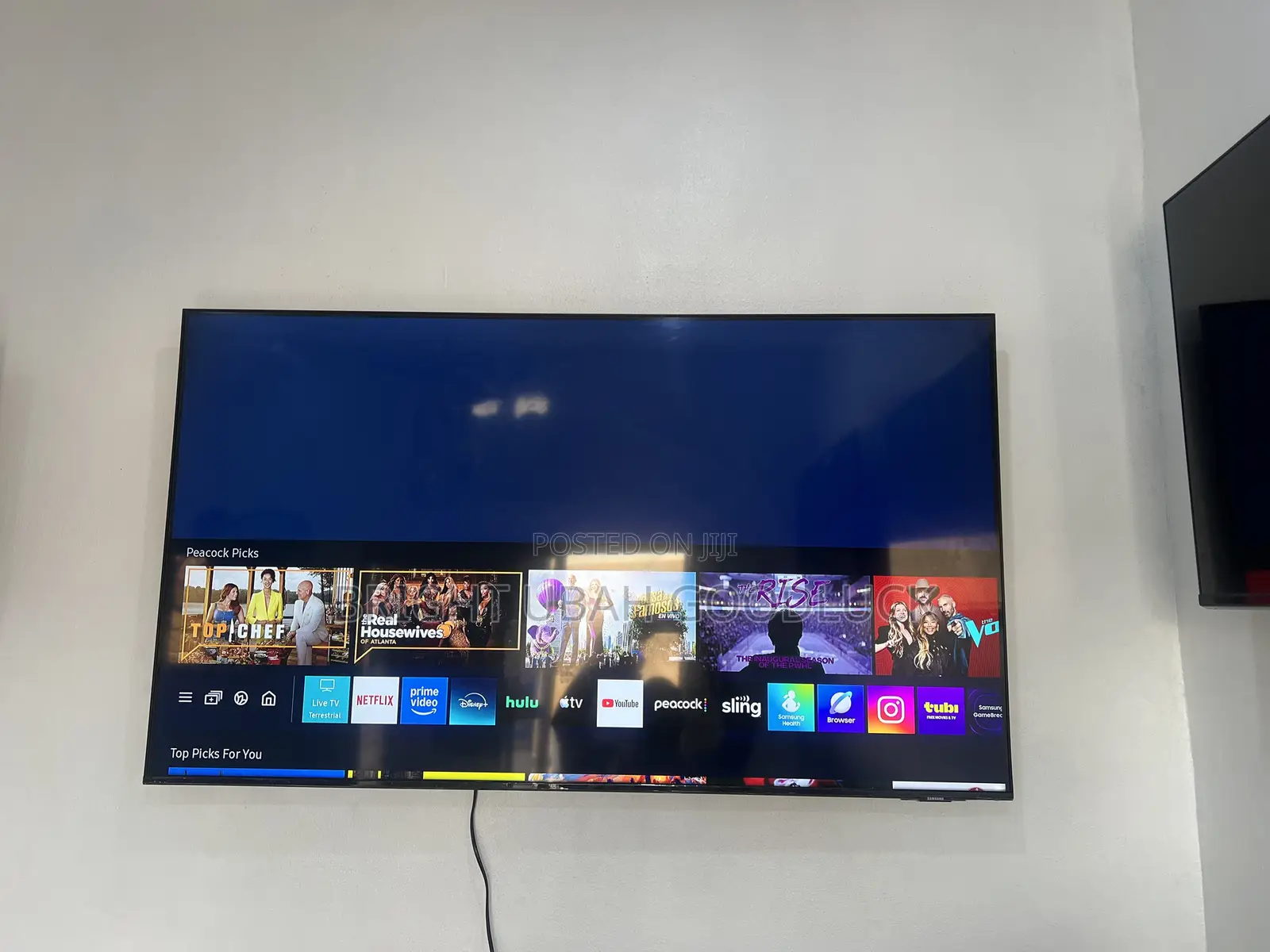 Samsung 55 Inches QLED Smart TV With Free Netflix Acct Bluetooth Mirro
