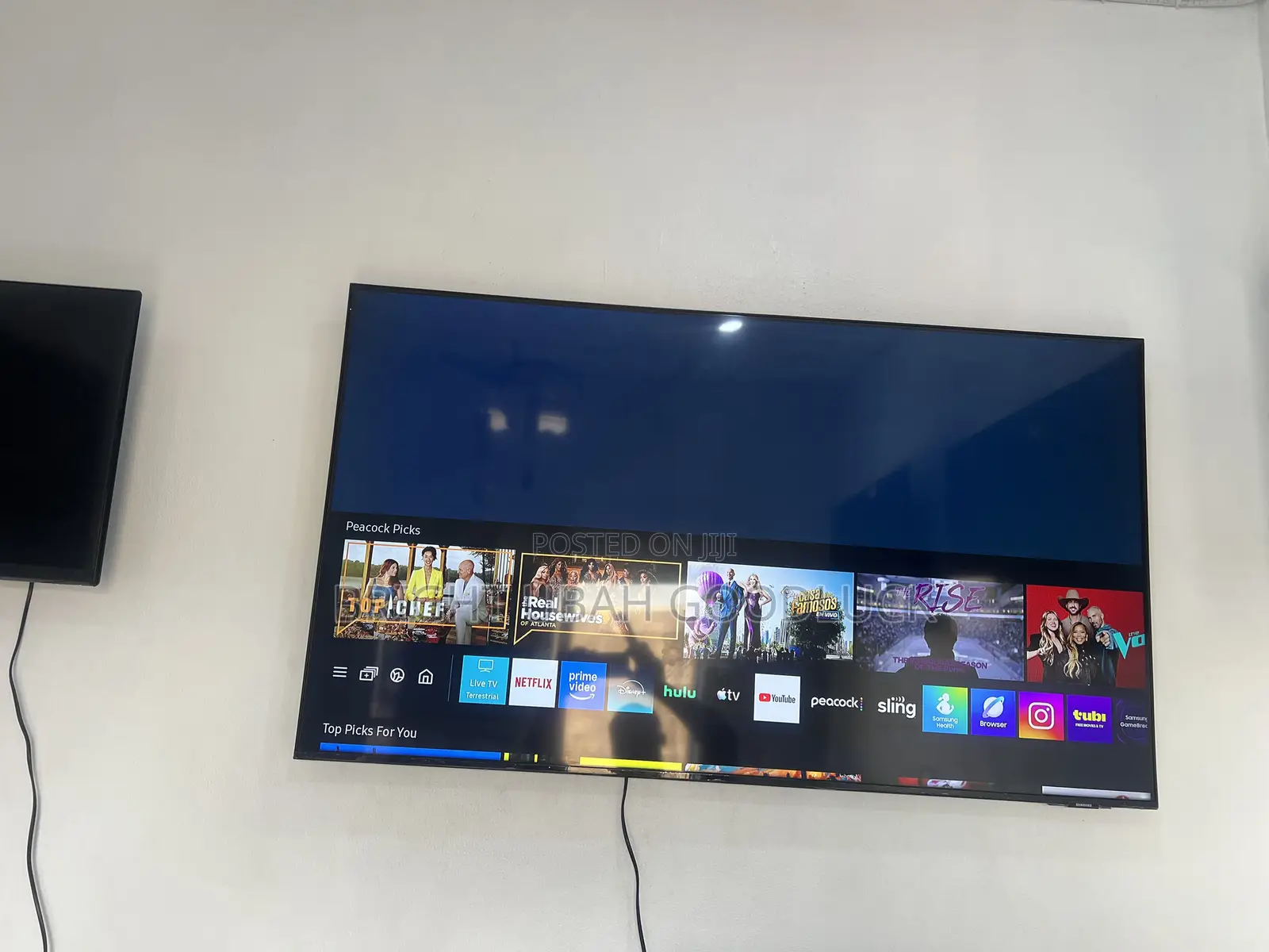 Samsung 55 Inches QLED Smart TV With Free Netflix Acct Bluetooth Mirro