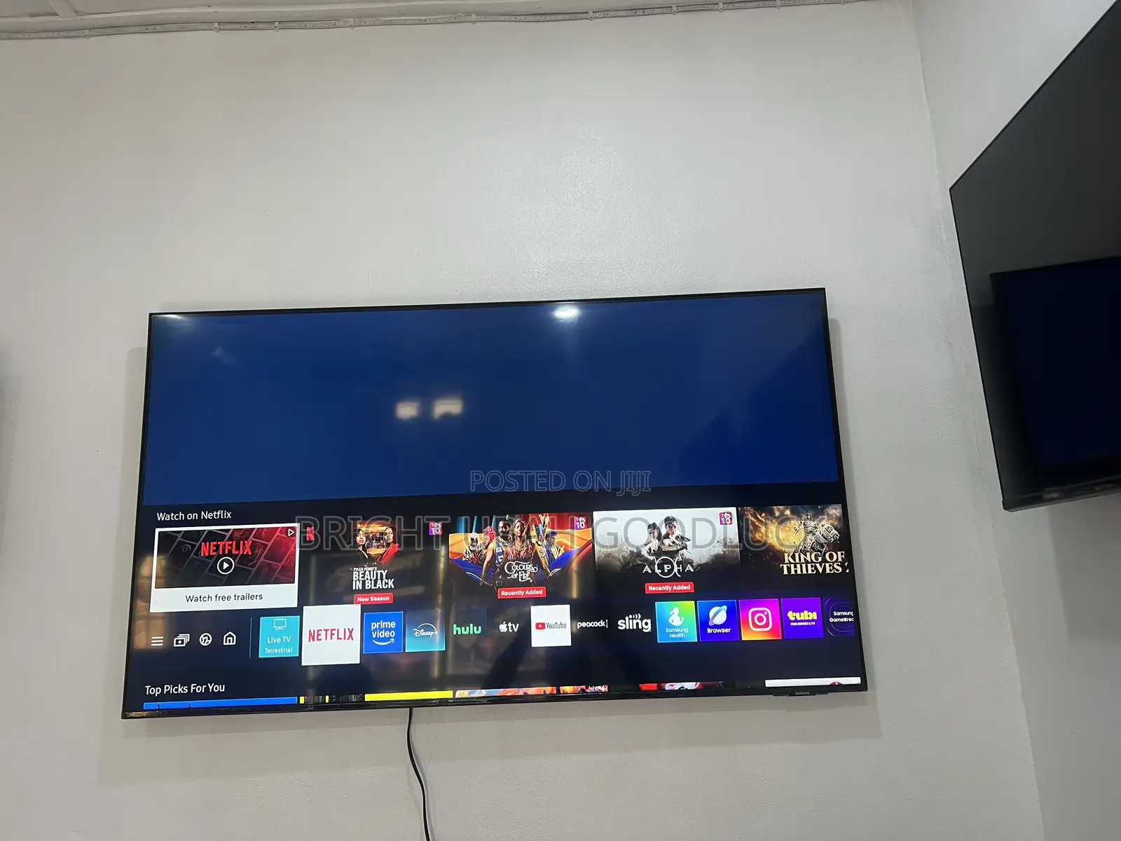 Samsung 55 Inches QLED Smart TV With Free Netflix Acct Bluetooth Mirro