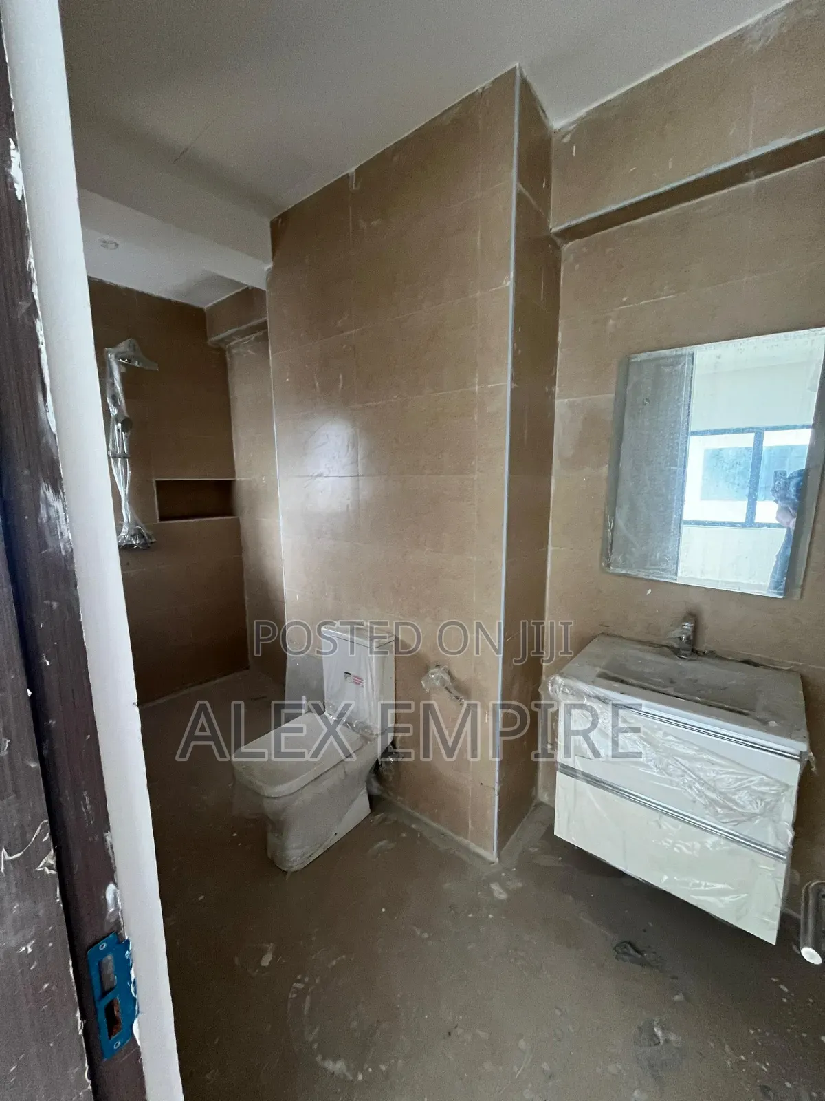 2bdrm Apartment in Lekki Phase 1 for rent