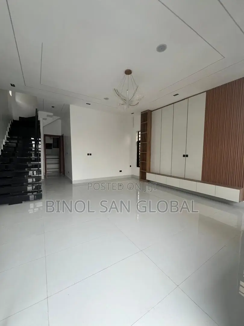 5bdrm Duplex in Thomas Estate, Ajah for sale