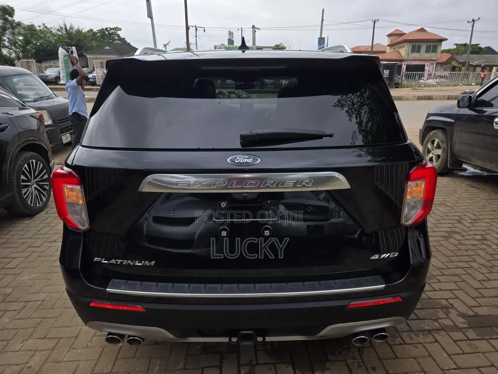 Ford Explorer Platinum 2021 Black