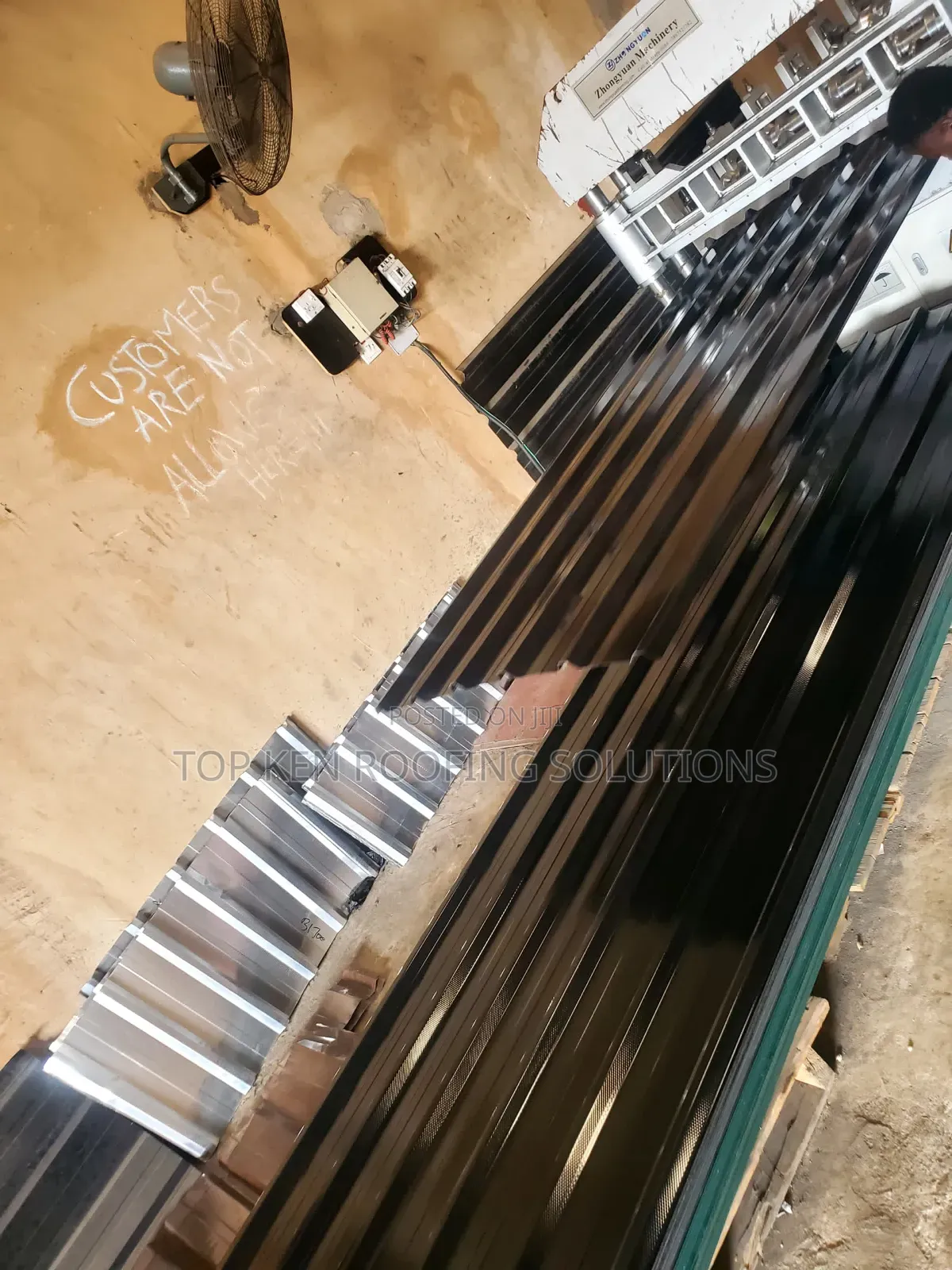 High-Strength 0.65mm Traffic Black Longspan Aluminium Roofing Sheet