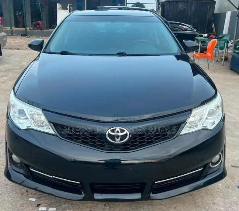 Toyota Camry SE Sport 4dr Sedan w/Prod. End 11/13 (2.5L 4cyl 6A) 2014