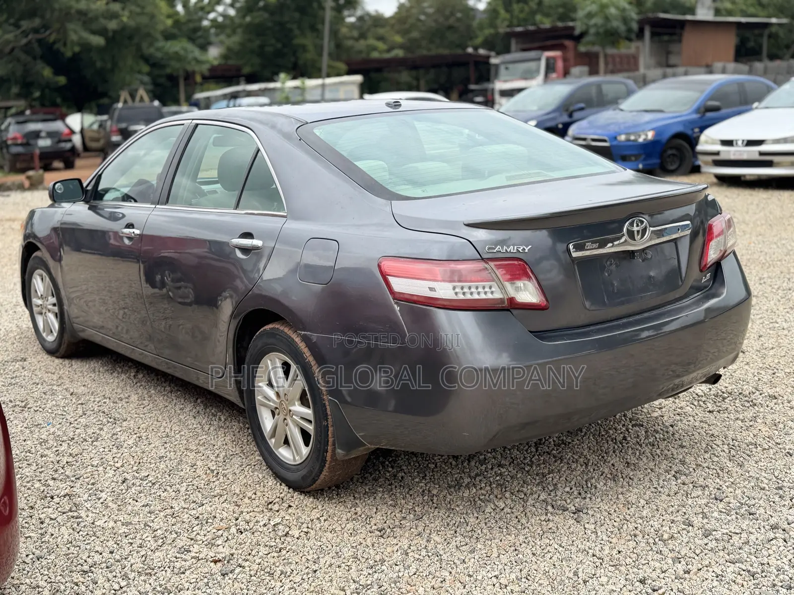 Toyota Camry LE 4dr Sedan (2.5L 4cyl 6A) 2011 Gray