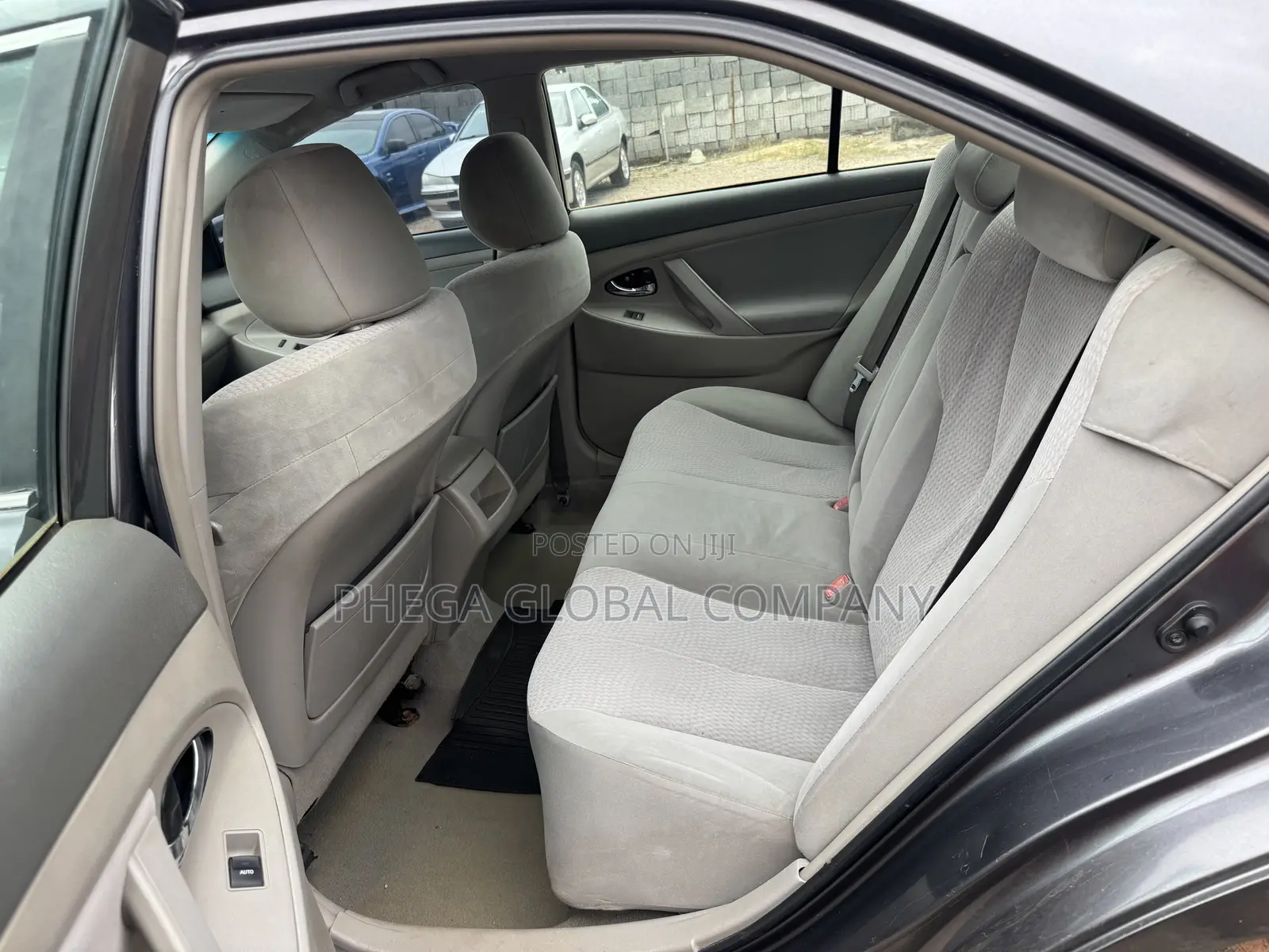 Toyota Camry LE 4dr Sedan (2.5L 4cyl 6A) 2011 Gray