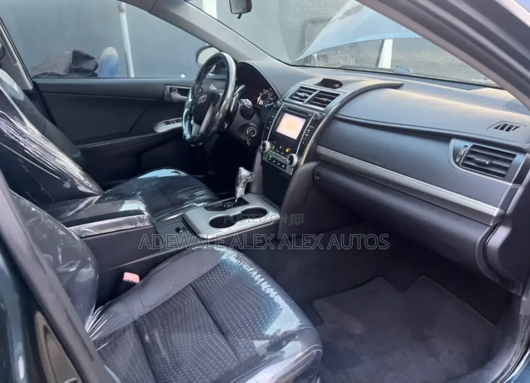 Toyota Camry SE Sport 4dr Sedan w/Prod. End 11/13 (2.5L 4cyl 6A) 2014