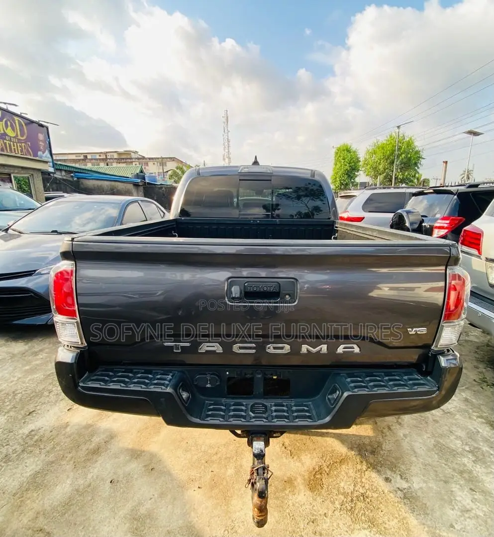 Toyota Tacoma 2023 Gray
