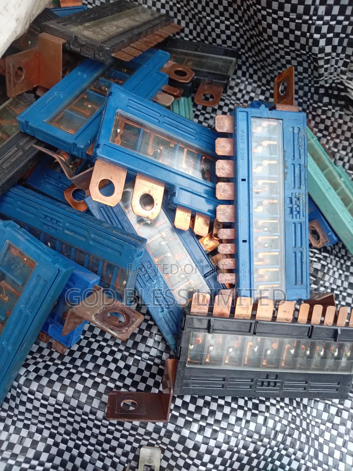 Automotive Multi Link Fuse Able in Block