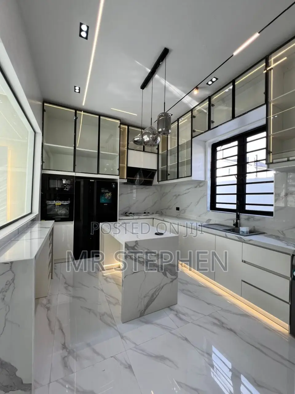 4bdrm Duplex in Palm Estate for sale