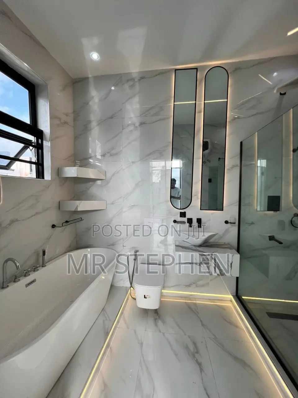 4bdrm Duplex in Palm Estate for sale
