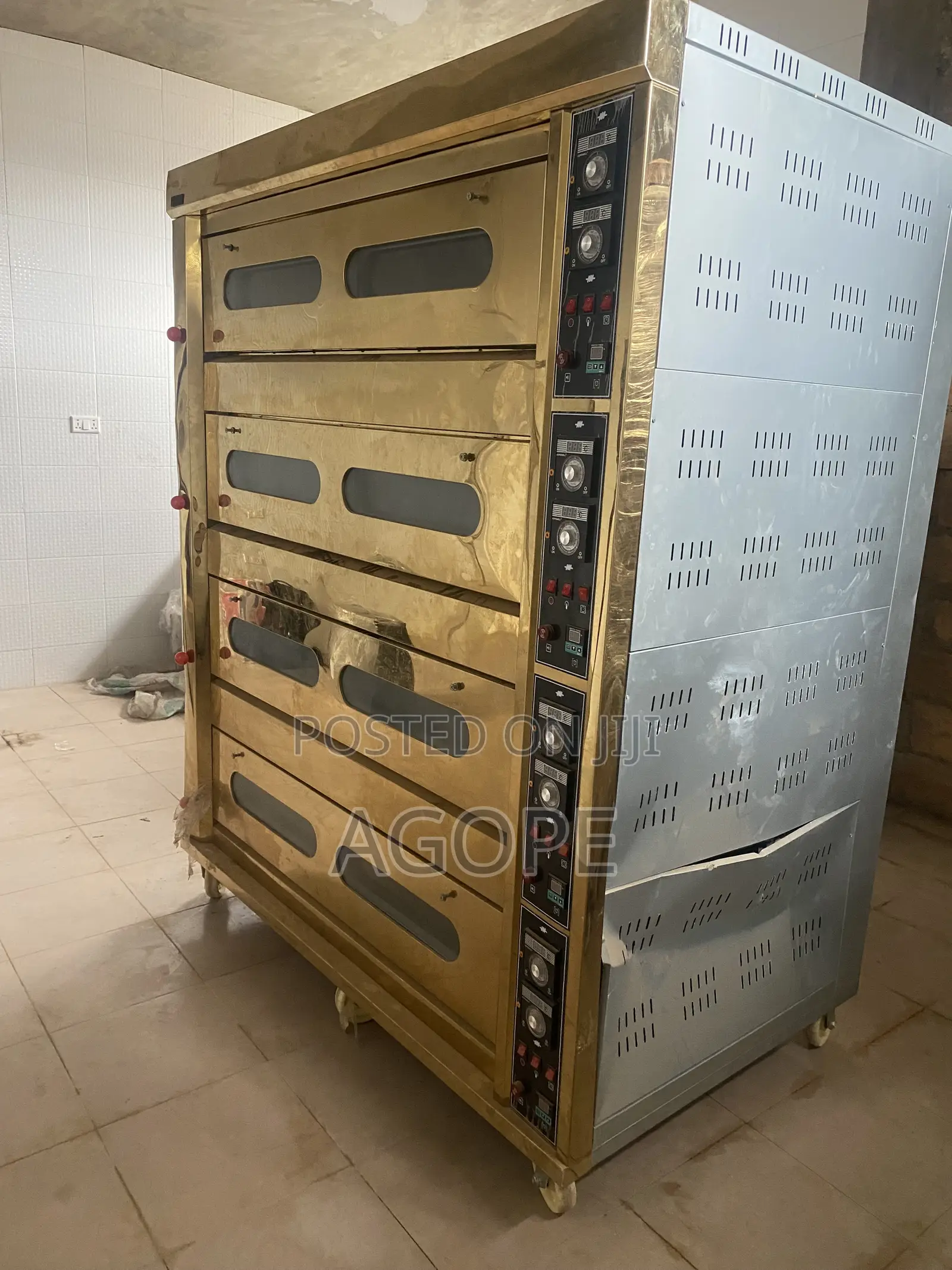 Fairly Used Commercial 1bag Oven 4deck and 16trays
