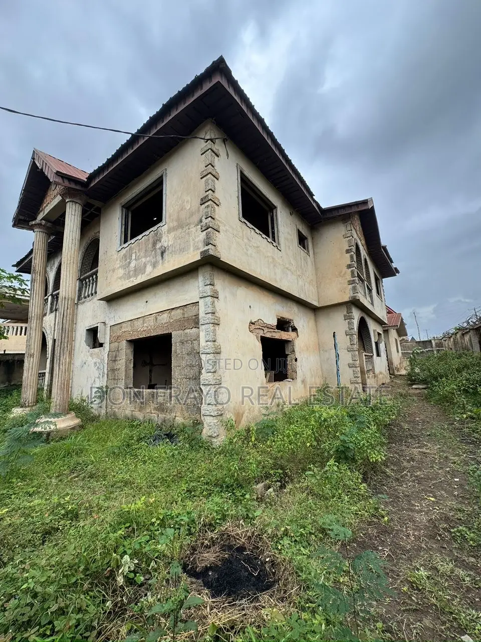 8bdrm Duplex in Ile Tuntun Idishin for sale