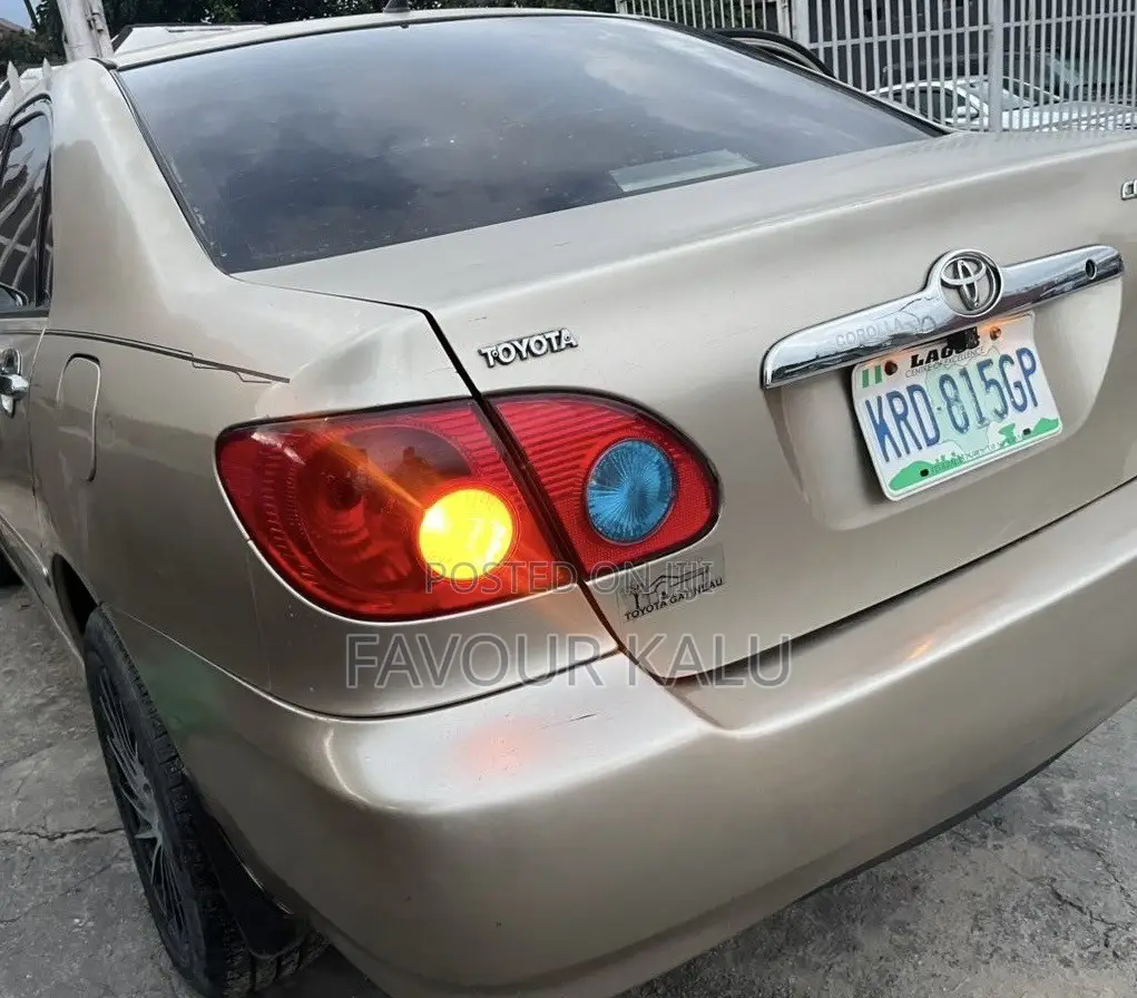 Toyota Corolla CE 2005 Gold