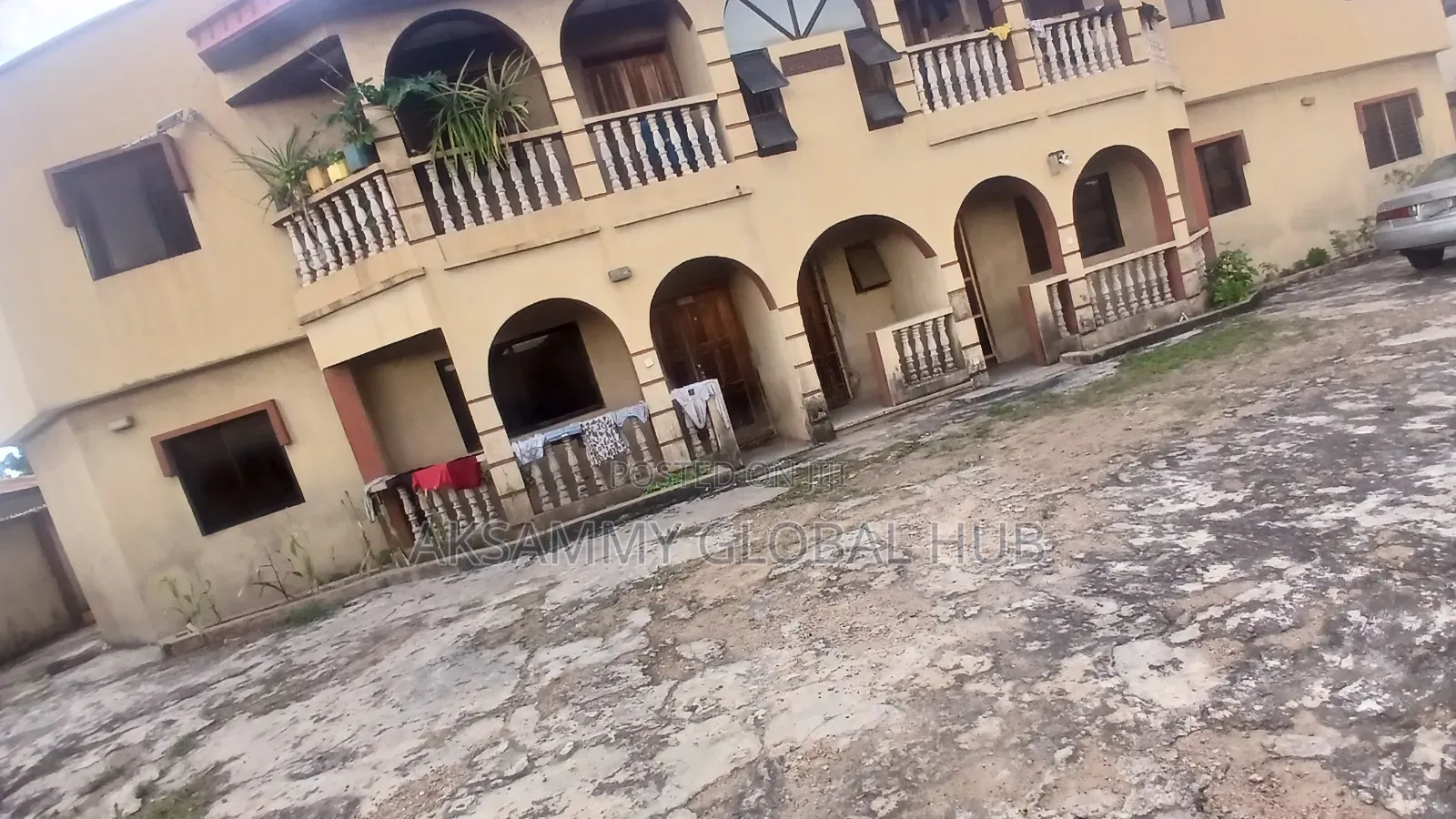 12bdrm Block of Flats in Orogun, Ibadan for sale