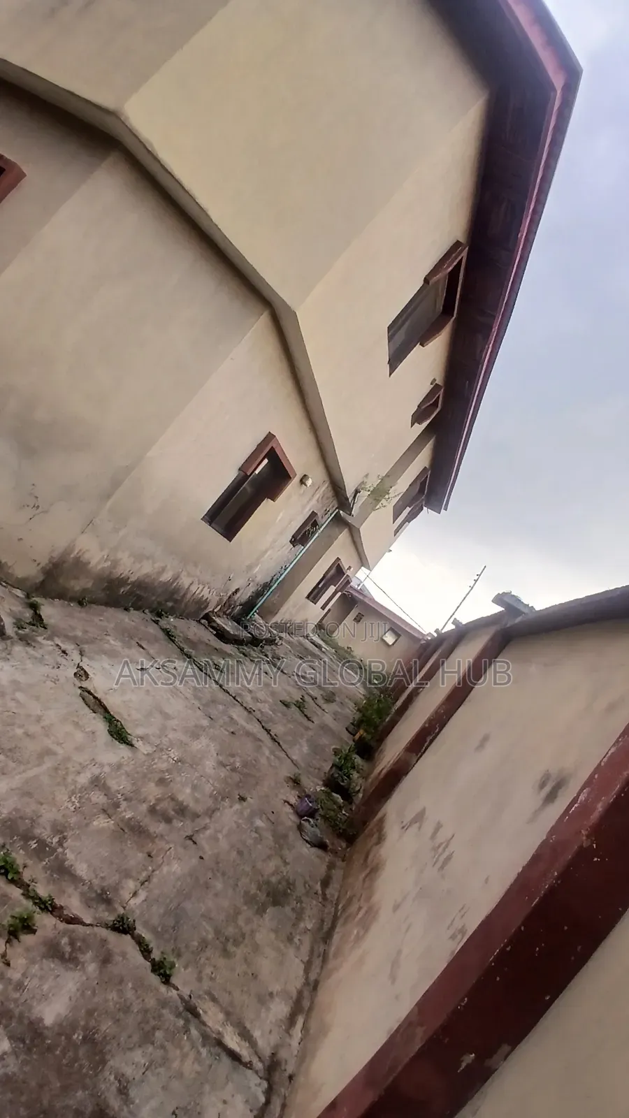 12bdrm Block of Flats in Orogun, Ibadan for sale