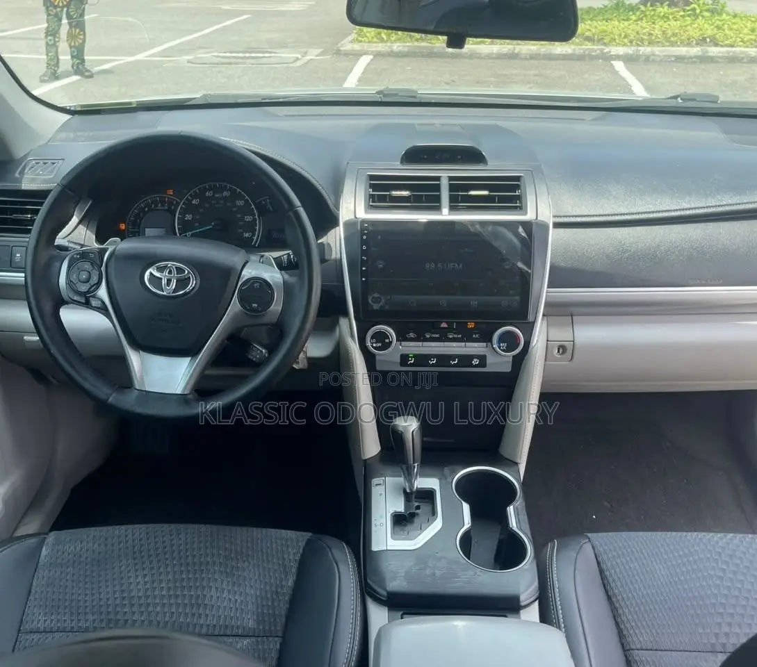 Toyota Camry SE 4dr Sedan (2.5L 4cyl 6A) 2013 Silver