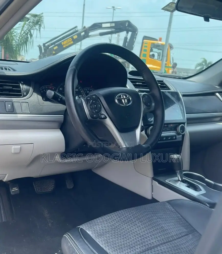 Toyota Camry SE 4dr Sedan (2.5L 4cyl 6A) 2013 Silver