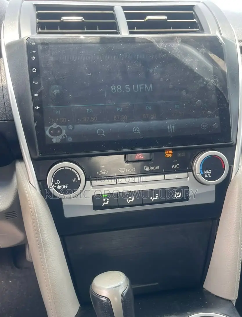 Toyota Camry SE 4dr Sedan (2.5L 4cyl 6A) 2013 Silver