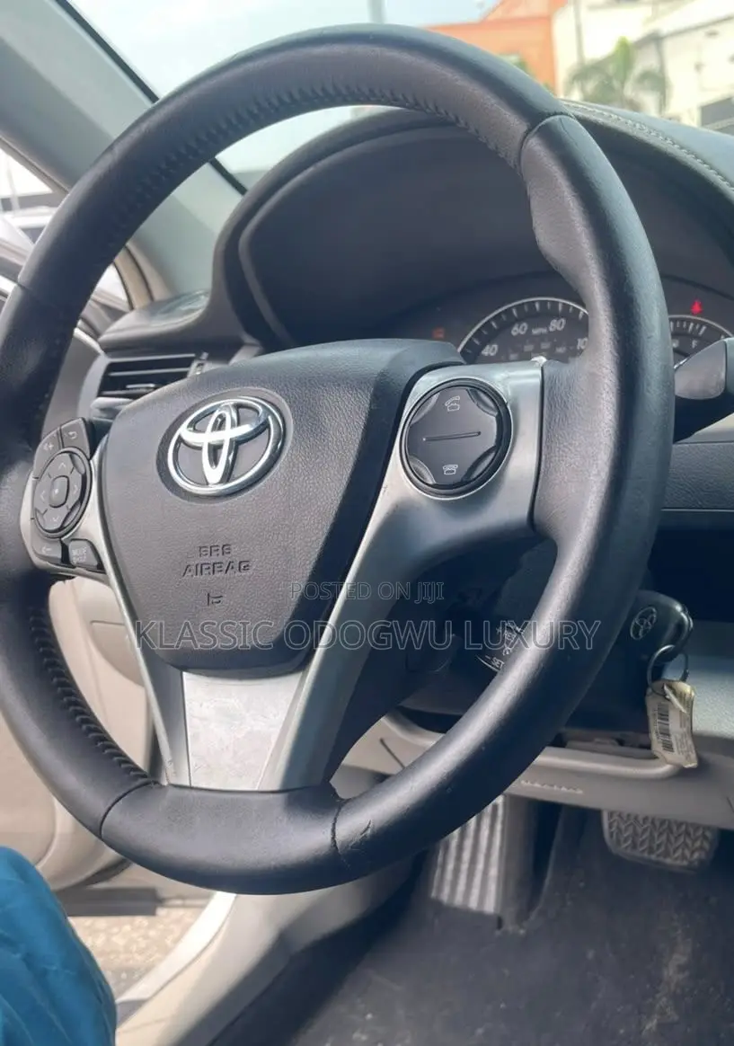 Toyota Camry SE 4dr Sedan (2.5L 4cyl 6A) 2013 Silver