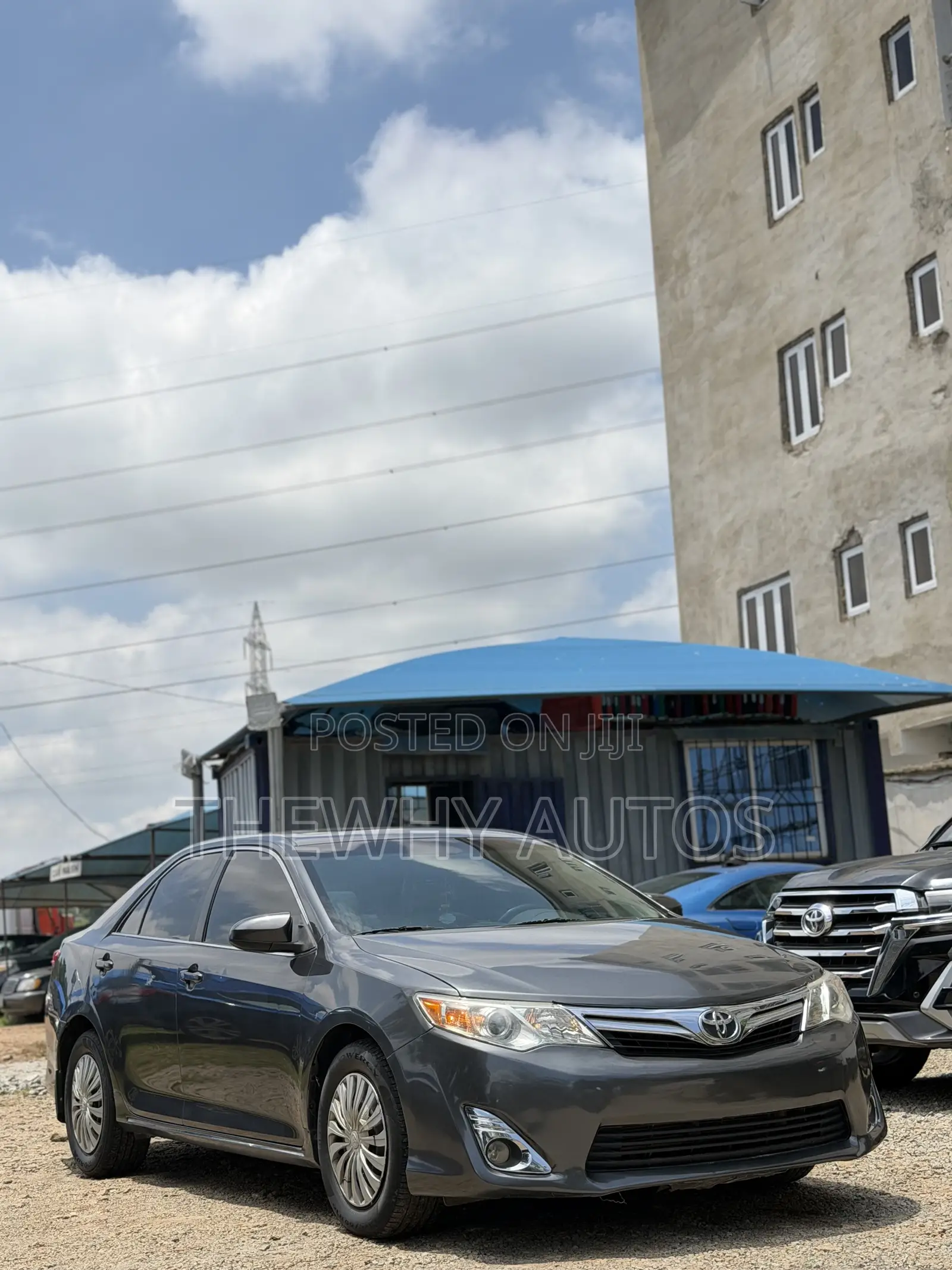 Toyota Camry XLE 4dr Sedan (2.5L 4cyl 6A) 2013 Gray