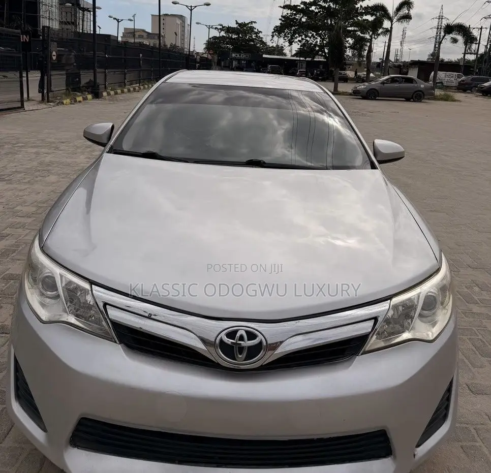 Toyota Camry LE 4dr Sedan (2.5L 4cyl 6A) 2013 Silver