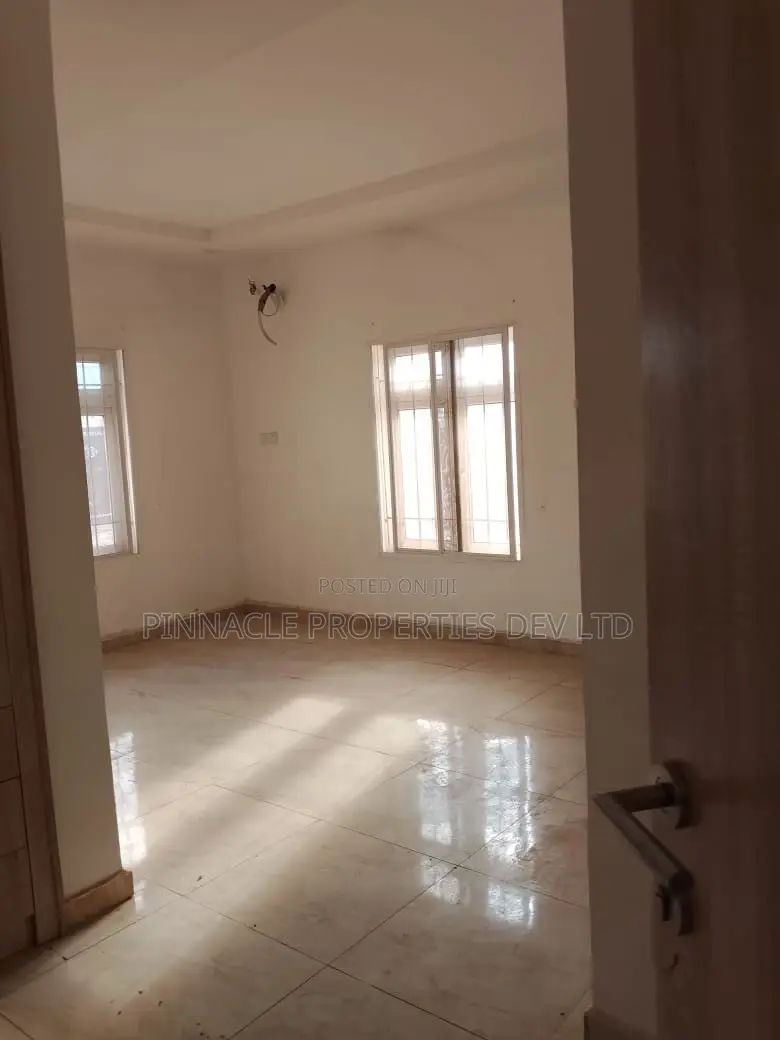 5bdrm Duplex in Admiralty Estate for sale