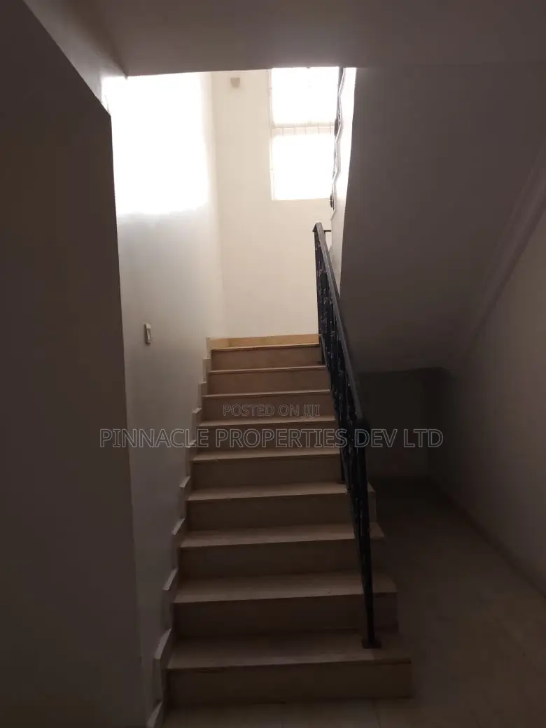 5bdrm Duplex in Admiralty Estate for sale