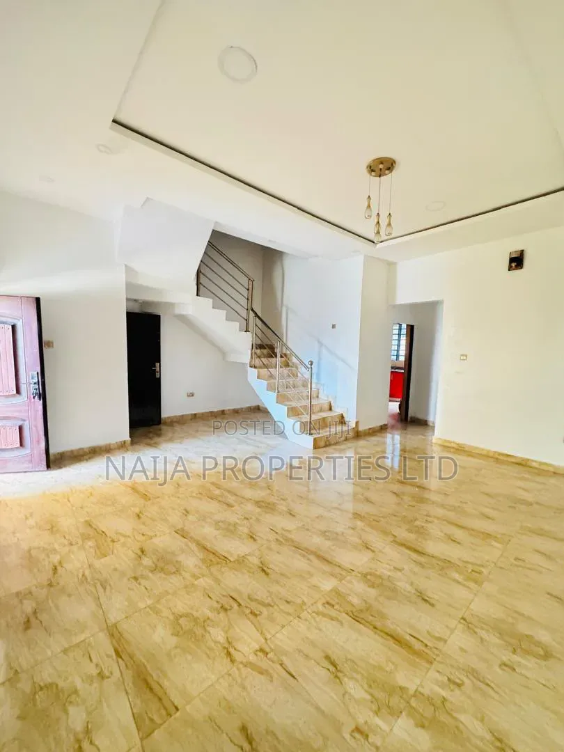 4bdrm Townhouse / Terrace in Lekki County, Ikota for rent