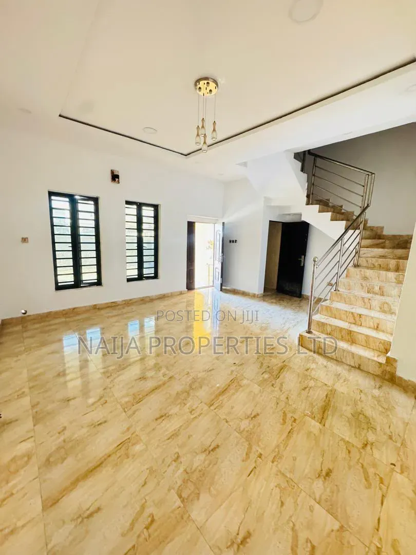 4bdrm Townhouse / Terrace in Lekki County, Ikota for rent