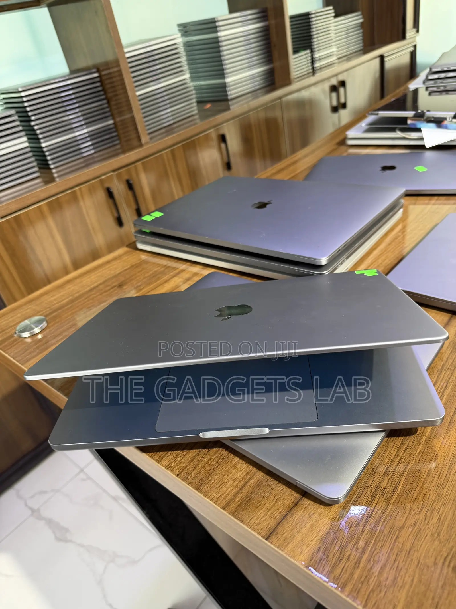 Laptop Apple MacBook Pro 2021 M1 16GB Apple M1 Pro SSD 512GB