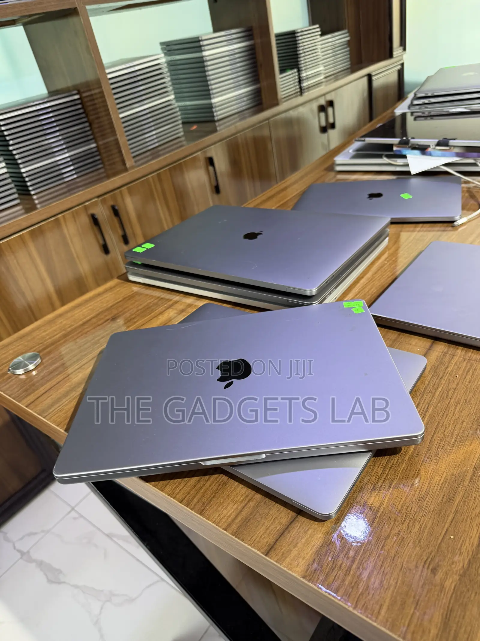 Laptop Apple MacBook Pro 2021 M1 16GB Apple M1 Pro SSD 512GB