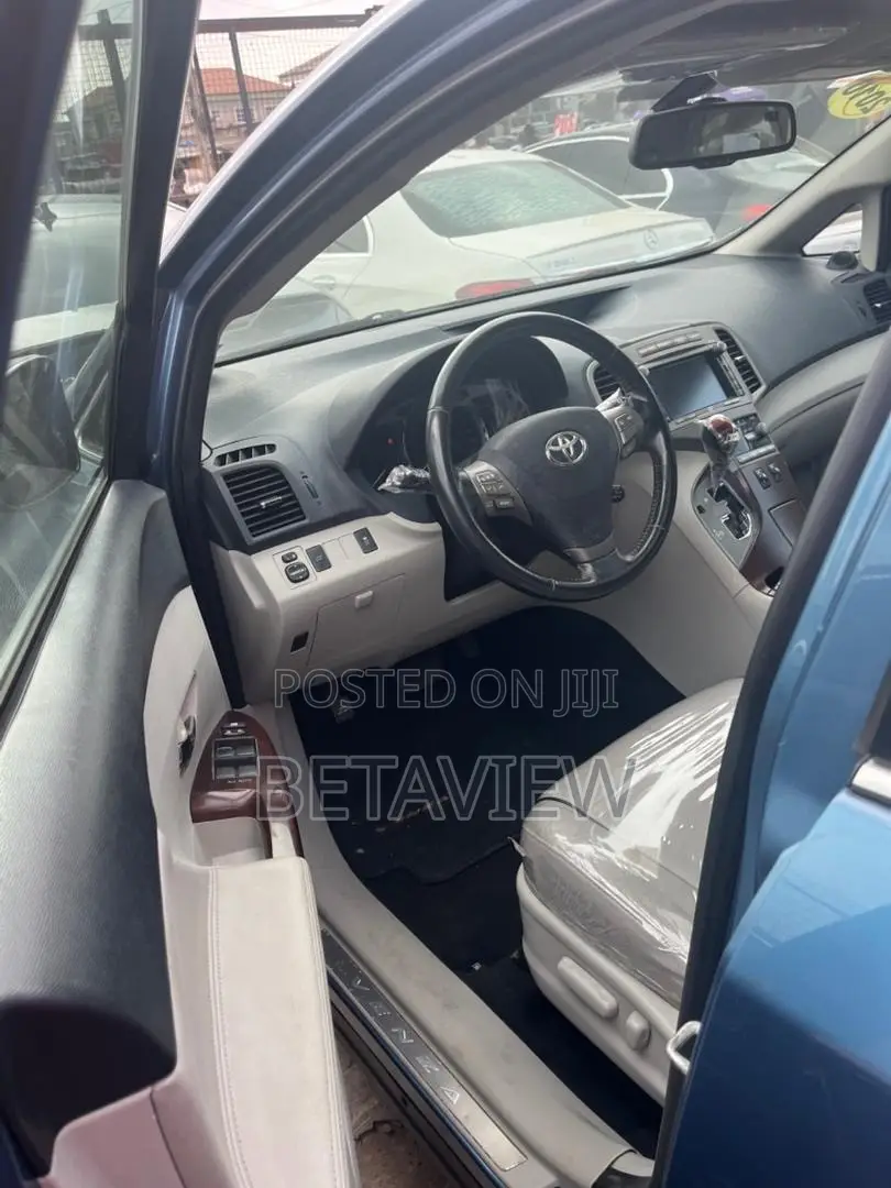 Toyota Venza 2010 Blue