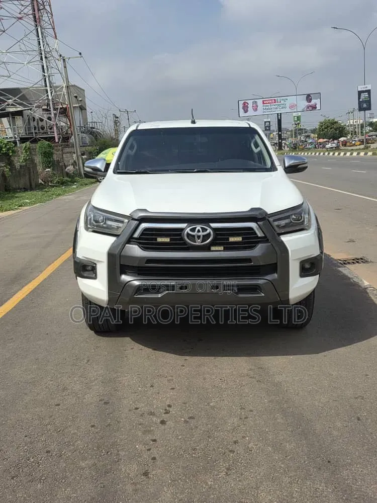 Toyota Hilux 2017 White