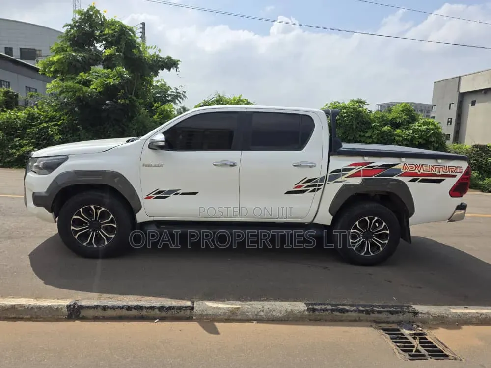 Toyota Hilux 2017 White
